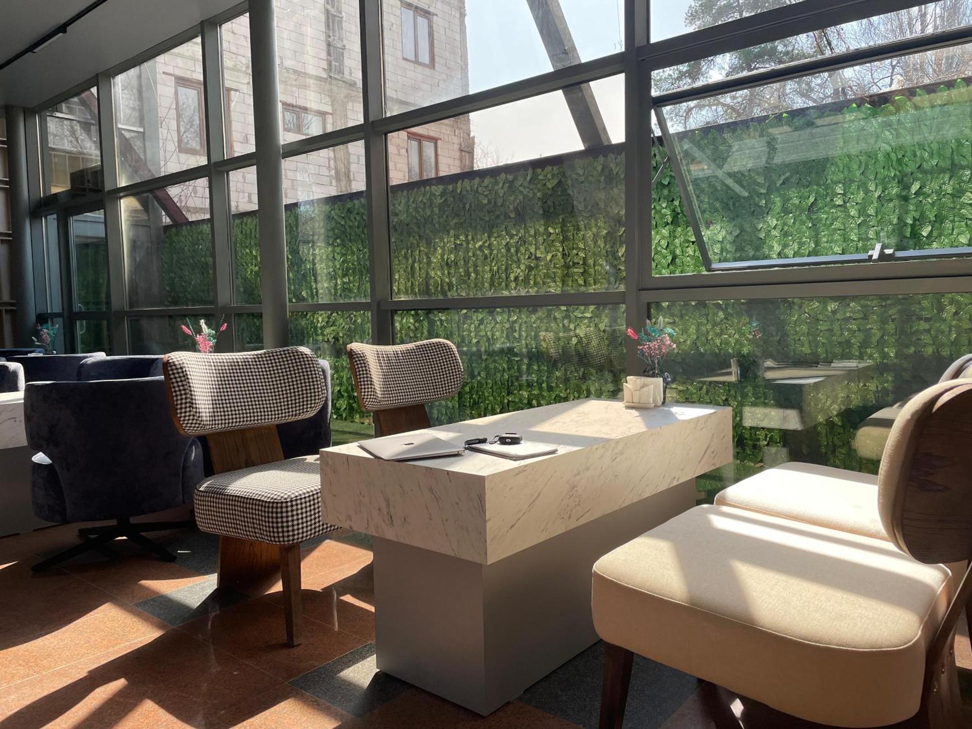 Aykun Hotel Almaty Eksteriør billede